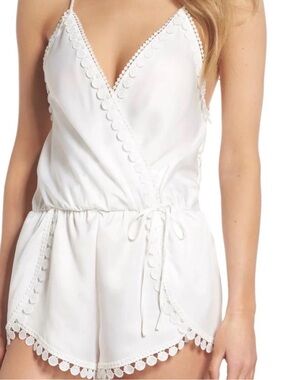 NWOT FLORA NIKROOZ Millie Charm White Silky Lace Sleepwear Romper